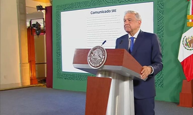 AMLO Quédate en México