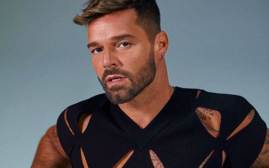 Suspende juez orden de protección en contra de Ricky Martin