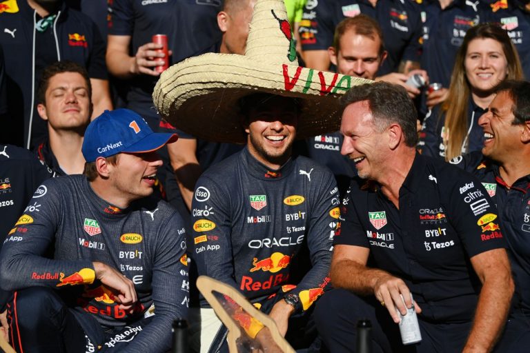 Sergio Pérez, Max Verstappen y Christian Horner