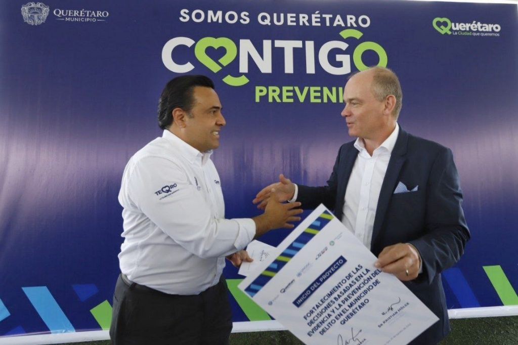 Luis Nava firma convenio con UNODC