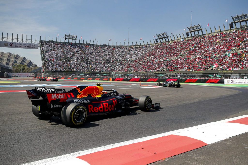 RB16B de Sergio Pérez en Gran Premio de México 2021, Autódromo Hermanos Rodríguez.