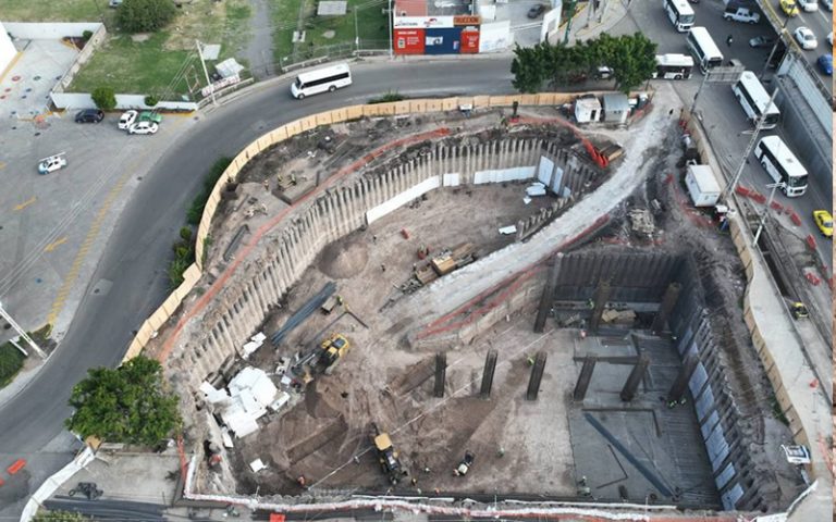 Obras en 5 de Febrero. Foto: Especial