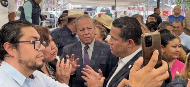 Maestros de Guanajuato piden al gobernador entregar Libros de Texto Gratuitos. Foto: Especial.