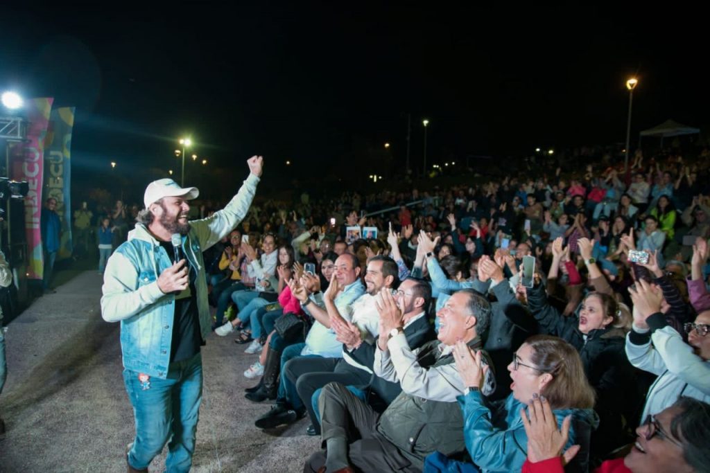 Acudieron alrededor de 3 mil vecinos para escuchar los conciertos gratuitos.