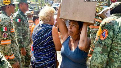 Entrega Sedena despensas a damnificados por huracán Otis en Guerrero. Foto: X.