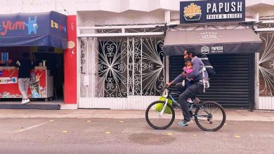 Donan equipo de protección a papá ciclista en Querétaro.