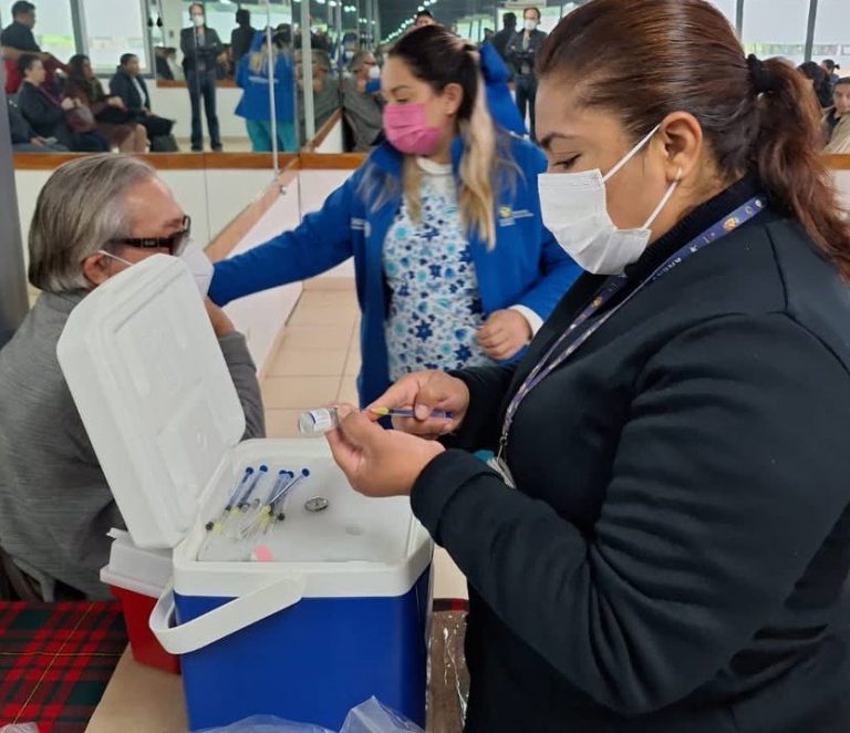 Aplicadas 438 mil 250 dosis de vacuna contra influenza