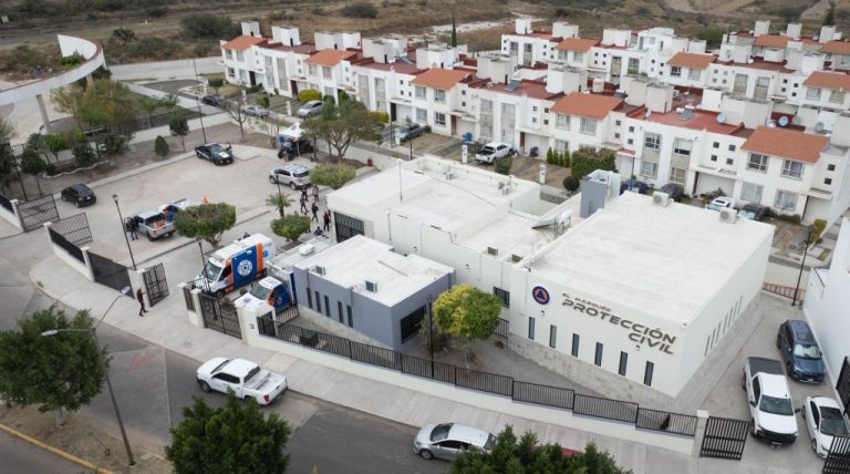 Enrique Vega entrega nuevas oficinas a Protección Civil El Marqués