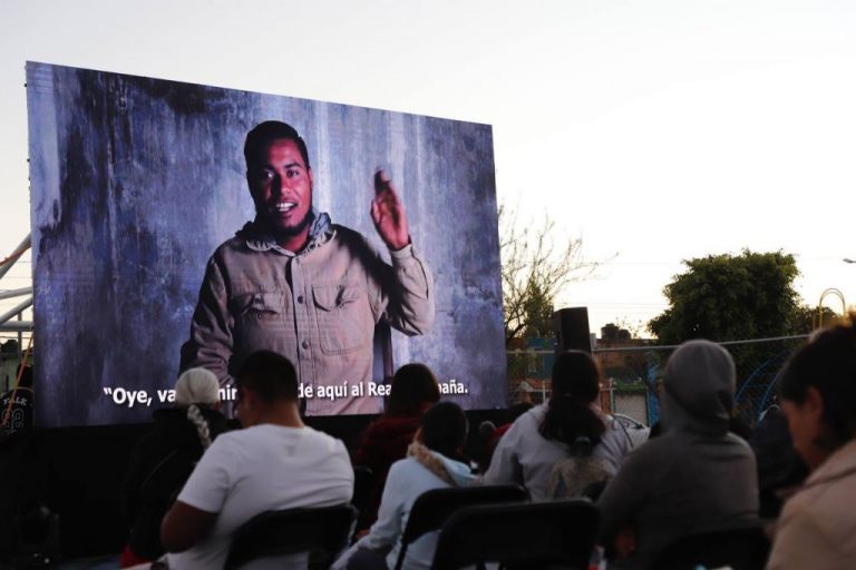 Proyección del documental Somos el Barrio en colonias de Querétaro.