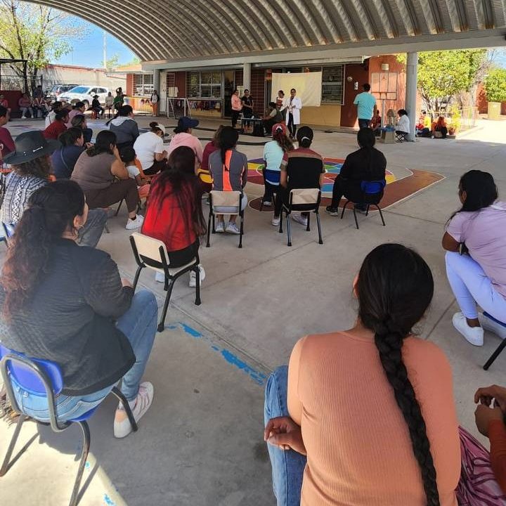 Imparten pláticas para prevebir brites de piojos.