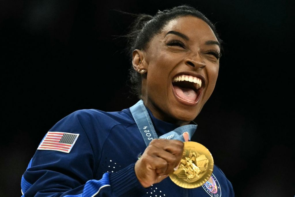 Biles gana oro en París