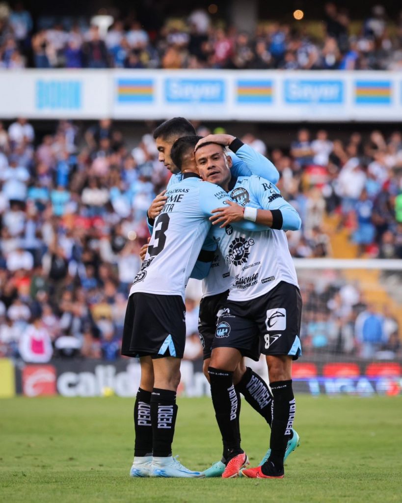 Gallos Blancos Vs Pumas de la UNAM