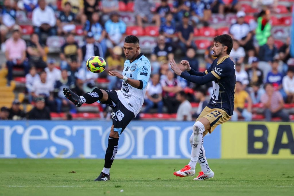 Gallos Blancos Vs Pumas de la UNAM