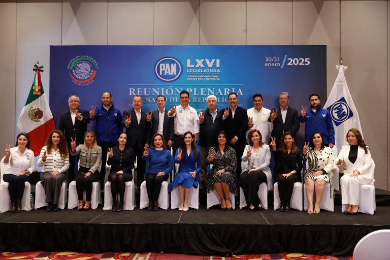 Ricardo Anaya y senadores del PAN