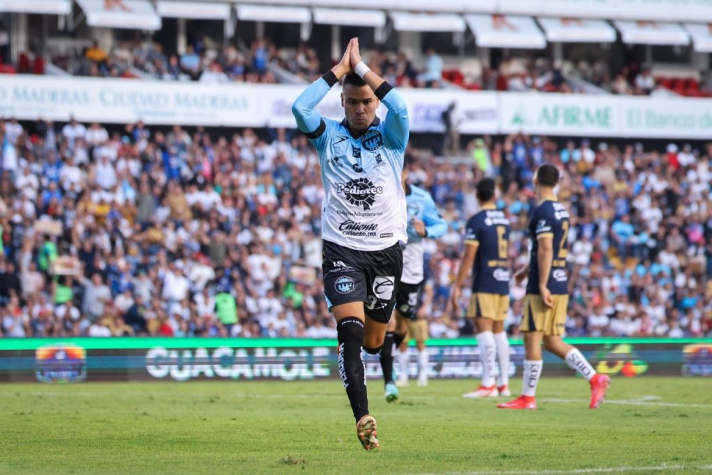 Gallos Blancos Vs Pumas de la UNAM