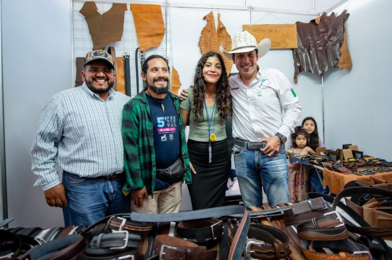 Rodrigo Monsalvo, presidnte municipal de El Marqués en festival de la piel en San Vicente Ferrer.