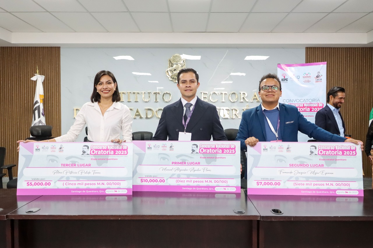 Premia IEEQ a jóvenes ganadores del Concurso Estatal de Oratoria