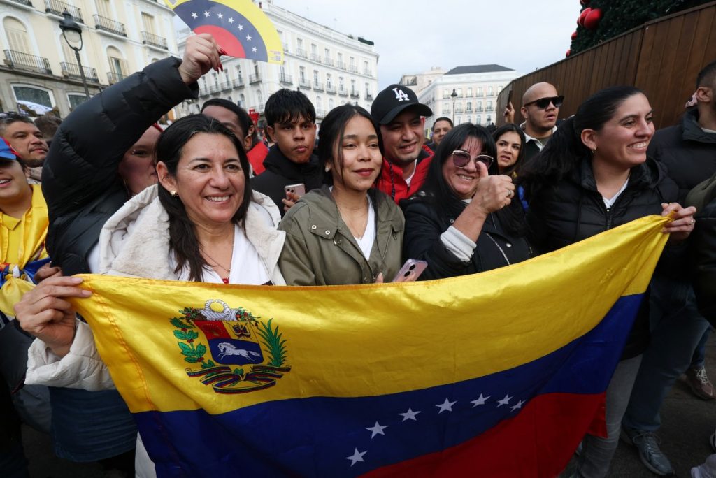 Venezolanos en Madrid celebran captura de Maduro.