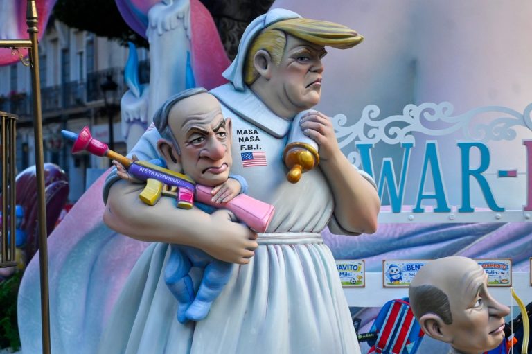 Fallas de Valencia con imágenes de Trump y Netanyahu.