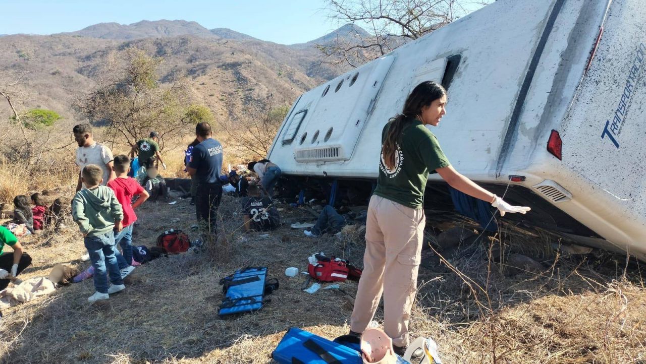 Volcadura de autobús en Nayarit deja 11 muertos y 32 heridos – Update Me