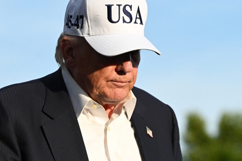 Trump vuelve a amenazar a Irán para que acepte condiciones de EEUU