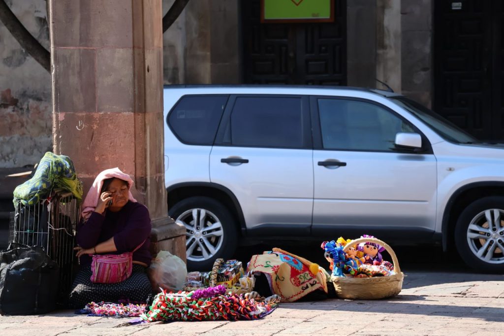 Desempleo sigue bajo, pero más de la mitad de los mexicanos está en la informalidad