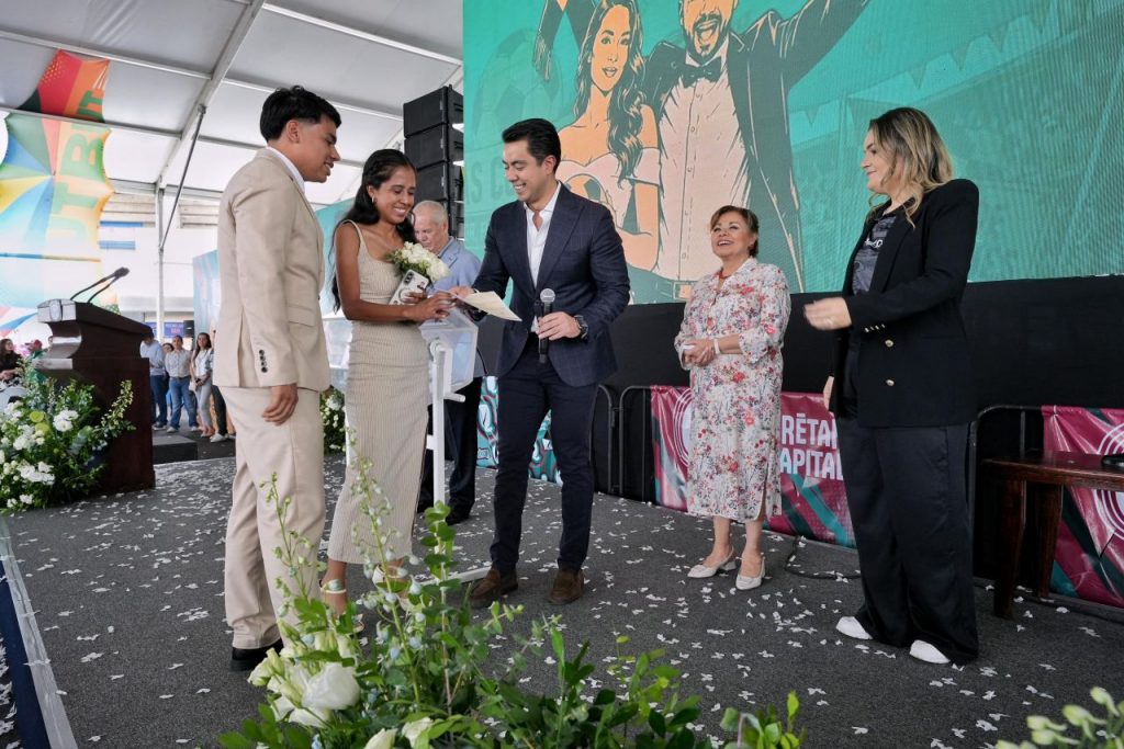 Formalizaron su unión 174 parejas en la ceremonia de matrimonios colectivos