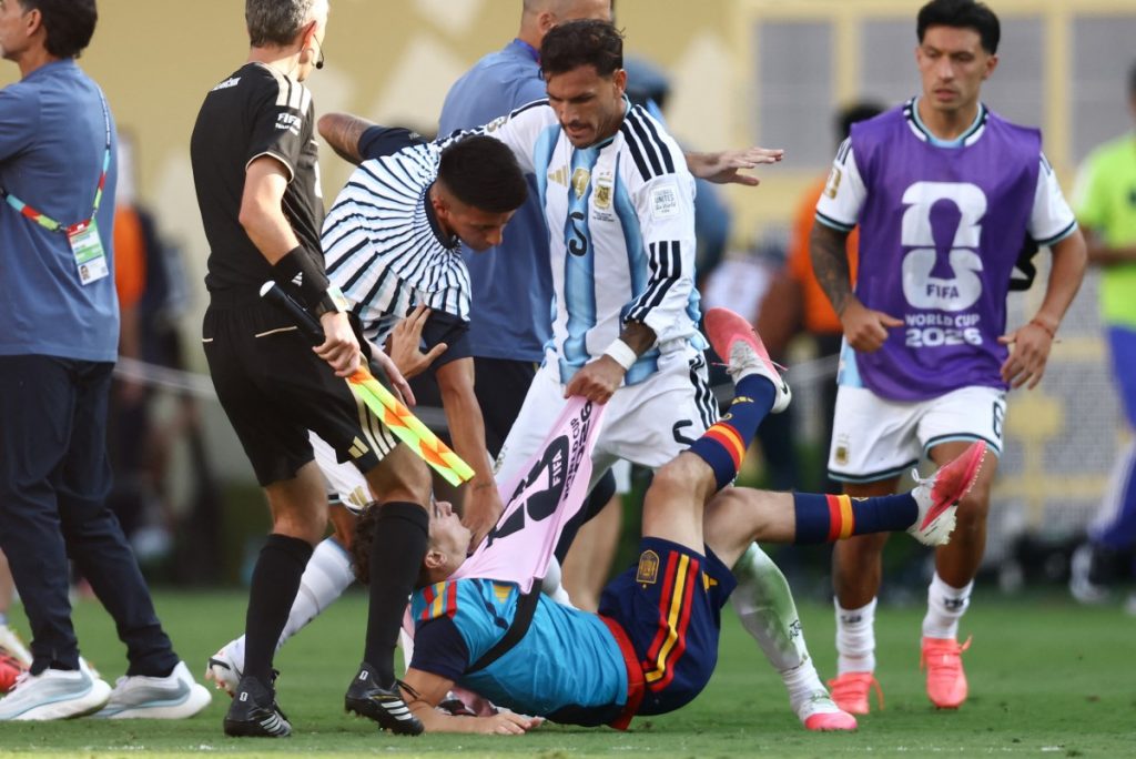 FIFA abre expedientes disciplinarios tras final entre España y Argentina