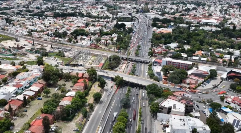 Cerrarán carriles centrales de Blvd. Bernardo Quintana a finales de julio por obras del tren: AMEQ