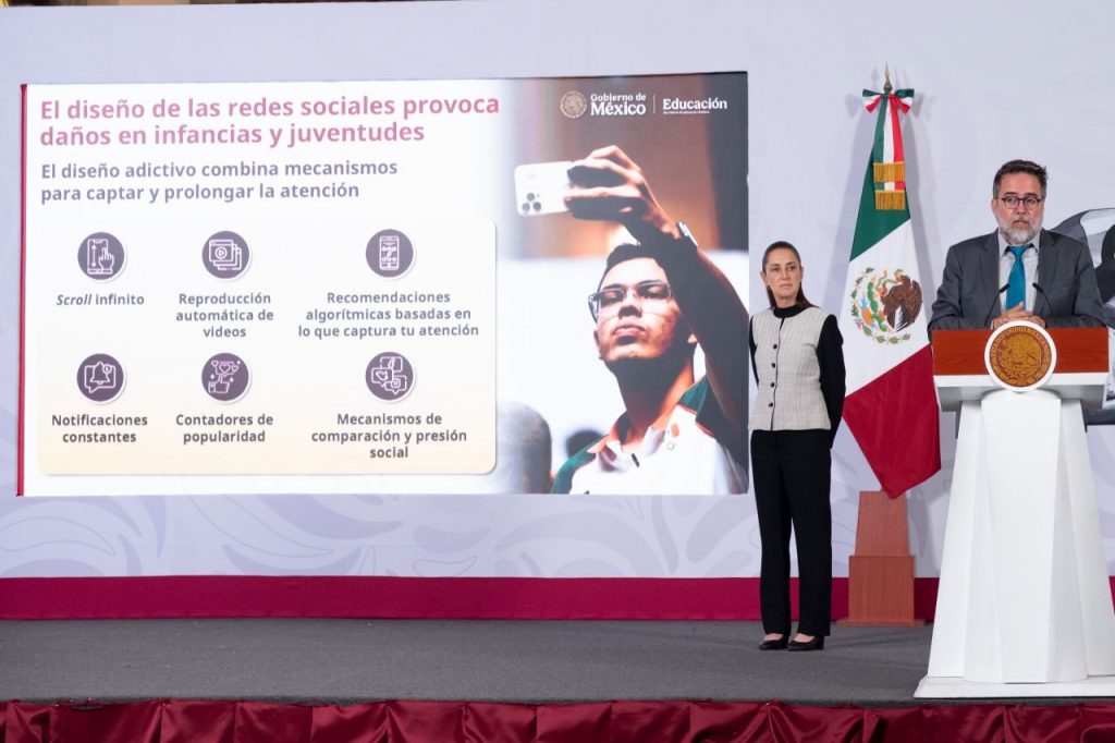 Gobierno de México prepara propuesta para regular redes sociales en escuelas
